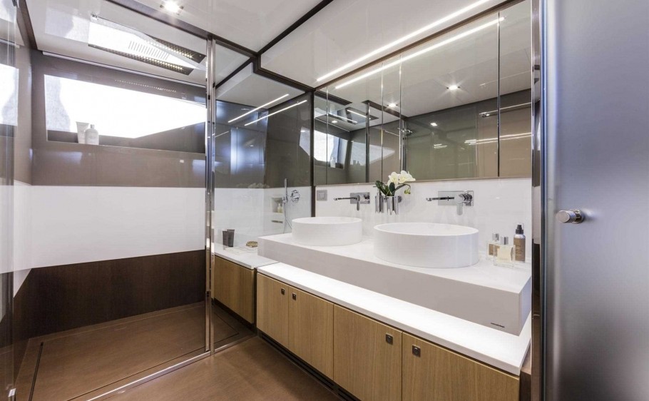 ALEKSANDRA-I-Ferretti-960-yacht-charter-8-910x562