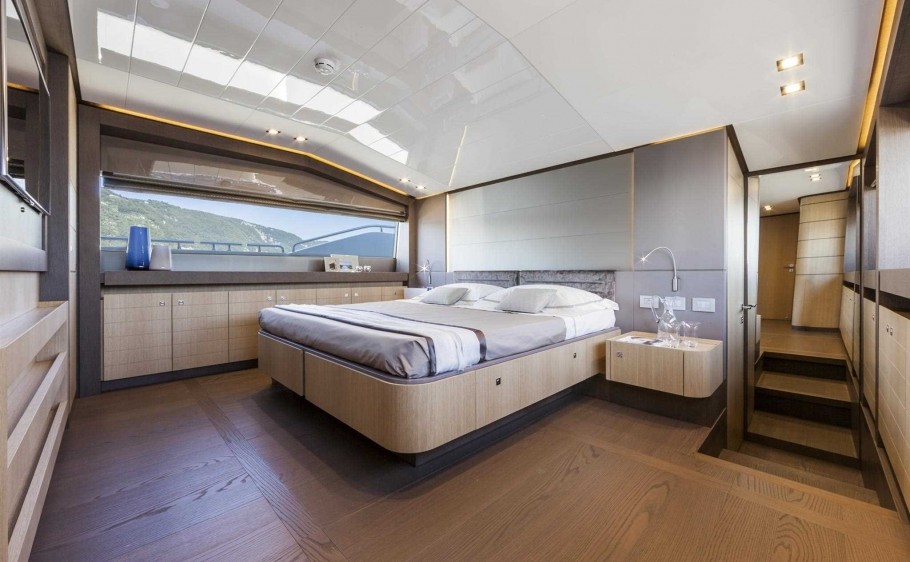 ALEKSANDRA-I-Ferretti-960-yacht-charter-9-910x562