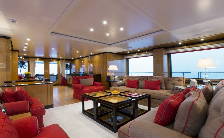 Astra-Yacht-Charter-8-910x562