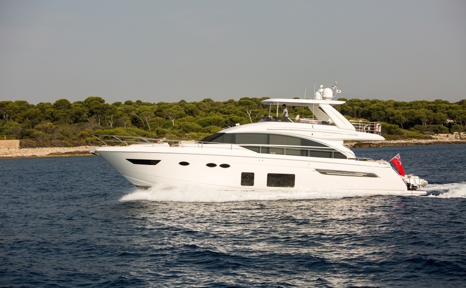 SHAWLIFE_Princess68-charter-910x562